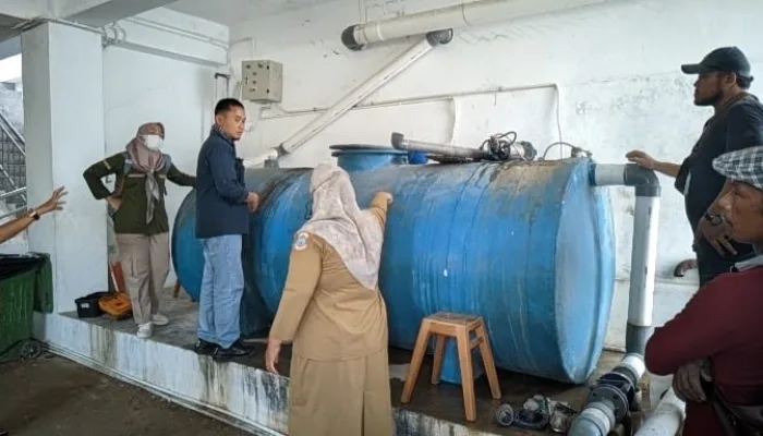 Warga Jalan Tudak Keluhkan Bau Busuk Limbah KFC