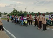 Pramuka SD Negeri 23 Toboali Berbagi Takjil