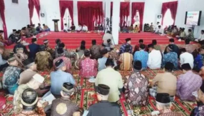 Bupati Usul Buat Perda Pakaian Adat