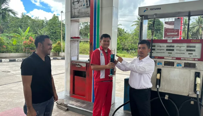 Gunakan Pasta Water Finder, Polisi Cek Kandungan Air di BBM