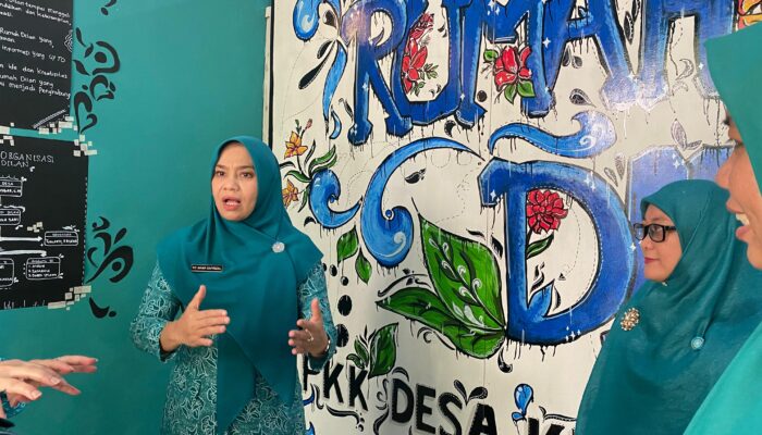 Penasaran, Safriati Kunjungi Rumah Dilan Desa Ketap