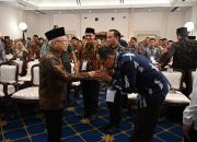 Penjabat Gubernur Hadiri Rapat Pleno KNEKS