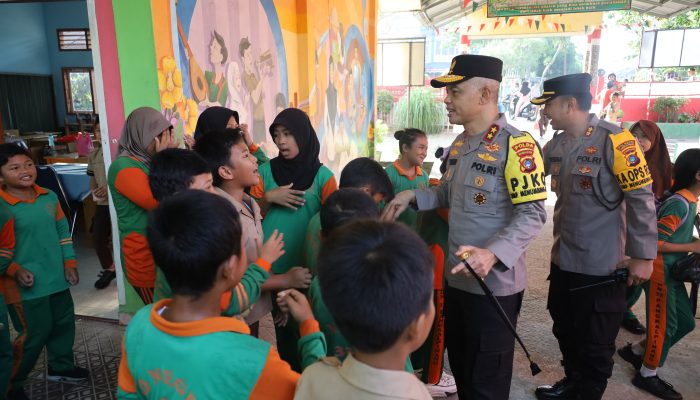 Jenderal Bintang 2 Ini Blusukan ke Sekolah