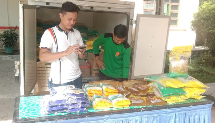 Operasi Pasar Murah di Halaman Kantor Camat