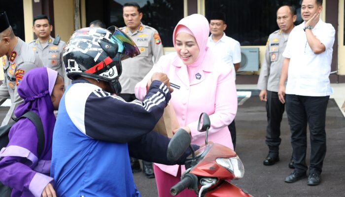 350 Paket Takjil Dibagikan Untuk Masyarakat