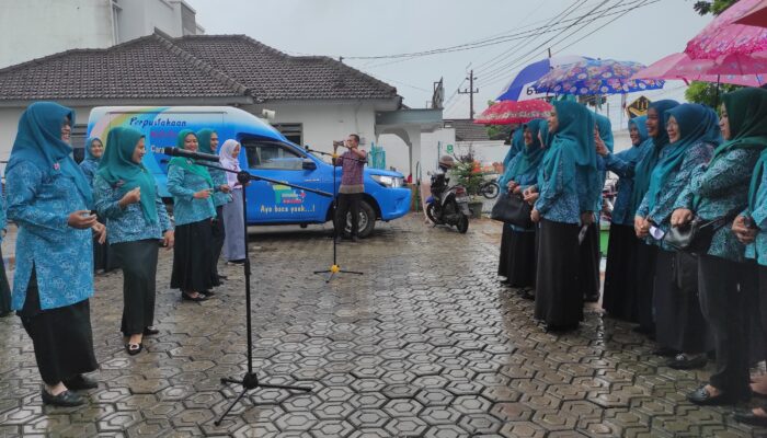 Zumalia Lanjutkan Penilaian Lomba PAAREDI di Kelurahan Selindung Baru