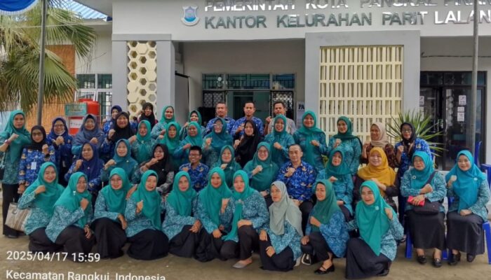 Pokja II Nilai Lomba Gelar Pelangi di Kelurahan Parit Lalang