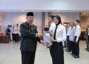 Gubernur Serahkan SK Pengangkatan 38 PNS