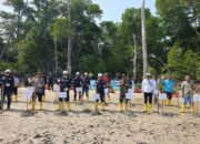 Tanam Ribuan Pohon Mangrove Untuk Cegah Abrasi