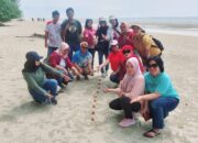 Telur Berdiri di Pantai Air Emas
