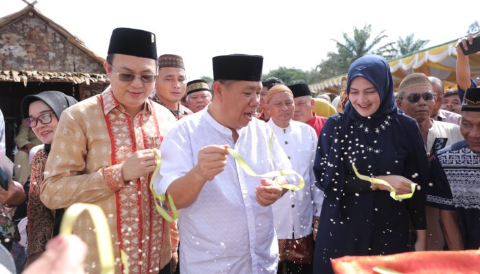 Hadiri Pesta Adat Panggil ke-80 Suku Ketapik