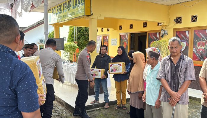 Kapolres Sempat Serahkan Bantuan Sosial