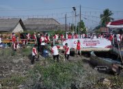 Karyawan PT Timah Bersama Masyarakat Opas Gotong Royong Merah Putih