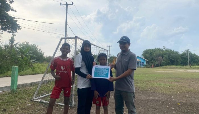 PT Timah Beri Bantuan ke Teluk Uma Youth Football Karimun
