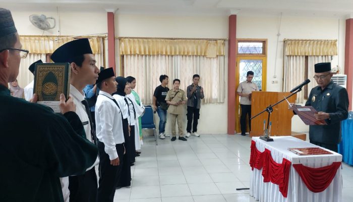 Lantik 10 PPPK, Wabup Serahkan Petikan SK Bagi Lulusan IPDN