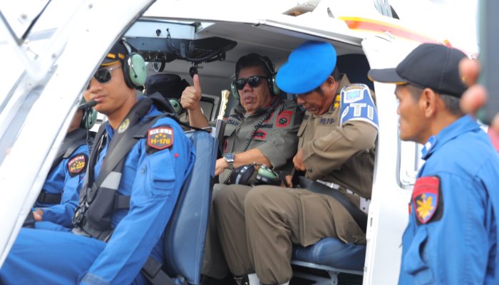 Jumpai Masyarakat Kepulauan Pakai Helikopter