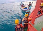 2 Kali Disambar Petir di Laut Tuing, Kapal Nelayan Dievakuasi Tim SAR Gabungan