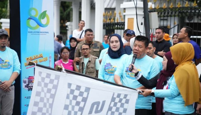 Gubernur Lepas Ribuan Peserta Jalan Sehat