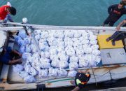 PT TIMAH Bantu Ringankan Beban Warga Penutuk Pasca Bencana Banjir Rob