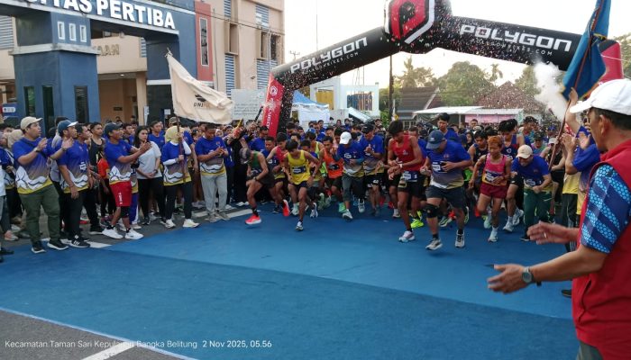 Dessy dan Suhardi Angkat Bendera Start