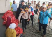 Kapolresta Bagikan 90 Paket Sembako untuk Warga Gajah Mada