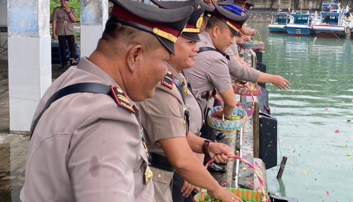 Wakapolres Pimpin Upacara Tabur Bunga