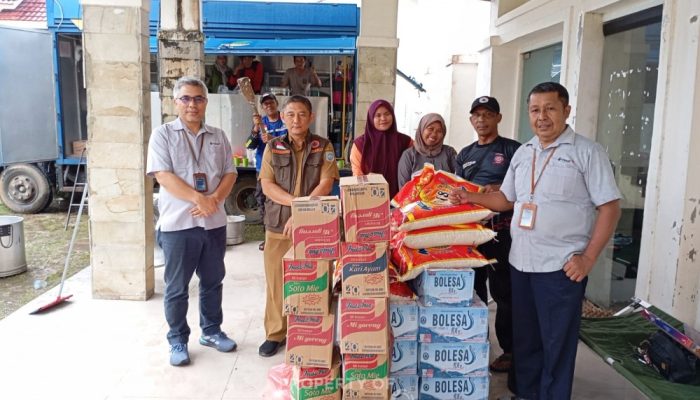 Bahu-Membahu Bantu Korban Banjir Rob di Mentok