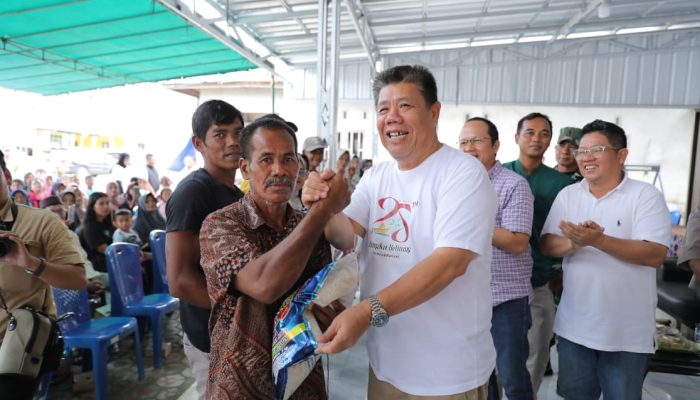 Gubernur Berbagi Ratusan Sembako di Desa Kerantai