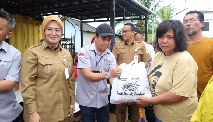 Pemkot dan PT Timah Salurkan Sembako kepada Warga Terdampak Banjir