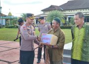 Kapolres Beri Penghargaan Kepada Penemu Granat di Kampung Tanjung