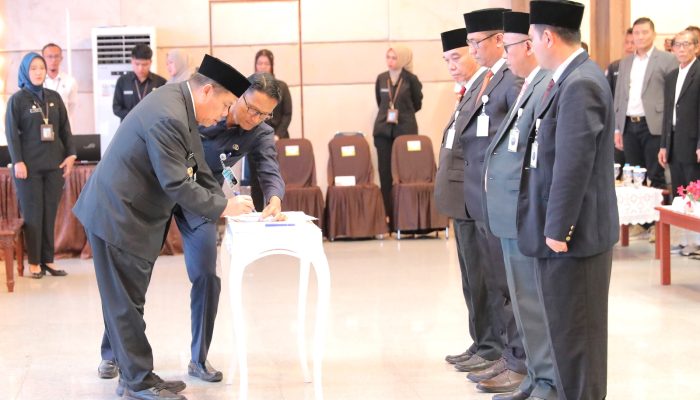 Gubernur Lantik Komisaris dan Direksi BUMD Babel