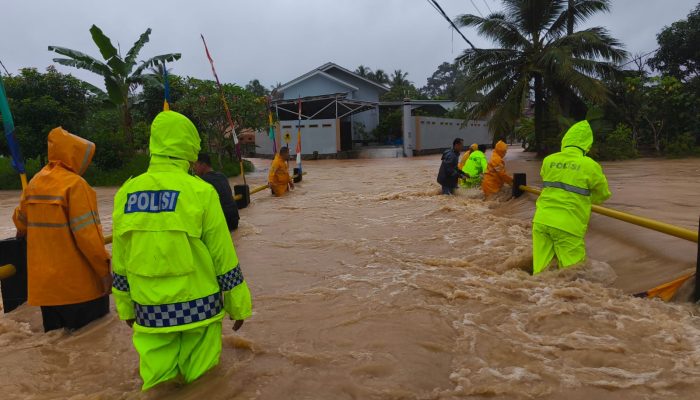 Satlantas Siaga, Intensifkan Patroli di Wilayah Rawan Banjir