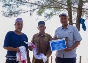 PT TIMAH Tbk Salurkan Bantuan Alat Tangkap di Desa Baskara Bakti