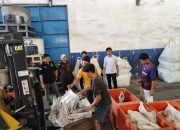 Barang Bukti Timah Ditimbang Secara Terbuka