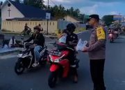 Patroli Sekaligus Bagikan Takjil Berbuka Puasa
