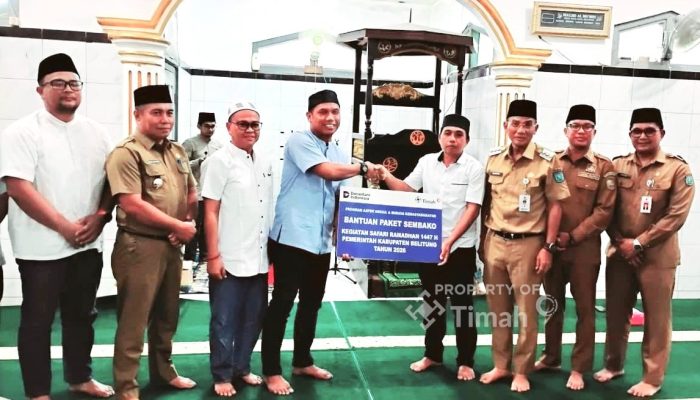 PT TIMAH Salurkan Bantuan Sembako untuk Masyarakat di Belitung