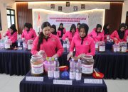 Pengurus Bhayangkari Cabang Bangka Panen Eco Enzyme