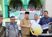 Gubernur Serahkan Bantuan Ambulans untuk Masjid As-Salam Kace