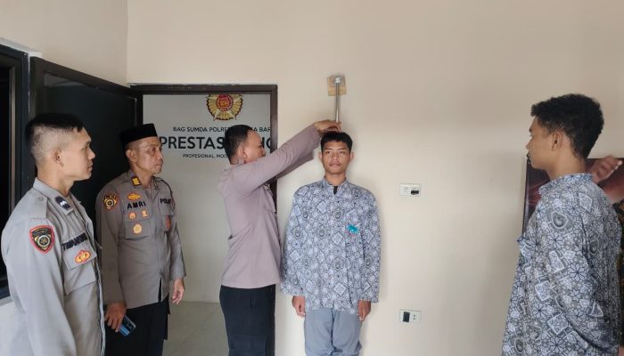 Pelajar Antusias Cek Tinggi Badan