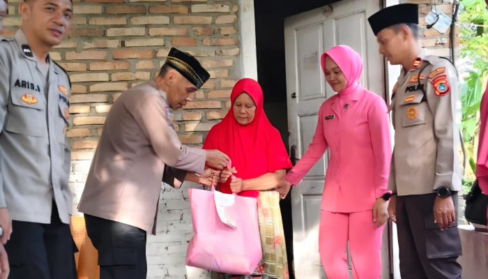 Polsek Mentok Berbagi Kebahagiaan di Bulan Ramadhan
