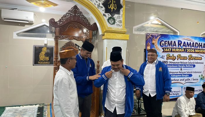 Kolonel Marinir Yulindo Disematkan Jaket Kehormatan HNSI