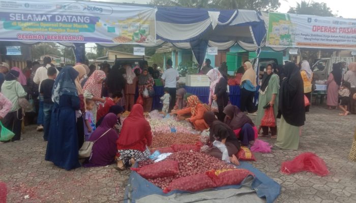Polres Babar Dukung Operasi Pasar Murah di Simpang Teritip
