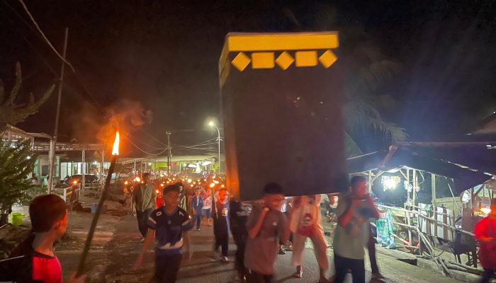 Arak-arakan Miniatur Ka’bah Jadi Tontonan