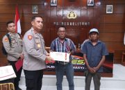 Dua Nelayan Penemu 42 Kg Sabu Diganjar Penghargaan