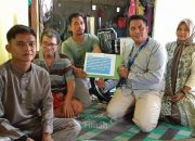 Serahkan Bantuan Kursi Roda untuk Kadir Yatim