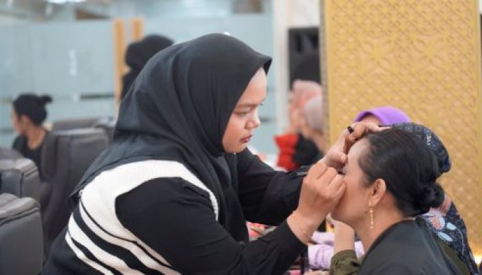 Hadir Percaya Diri Dalam Berbagai Peran