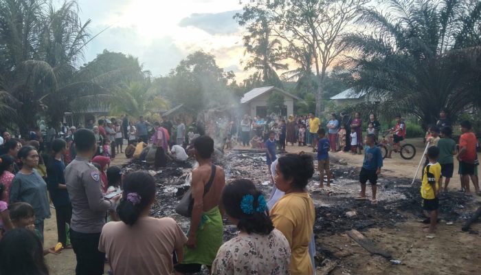 Rumah Jamaliah Ludes Terbakar
