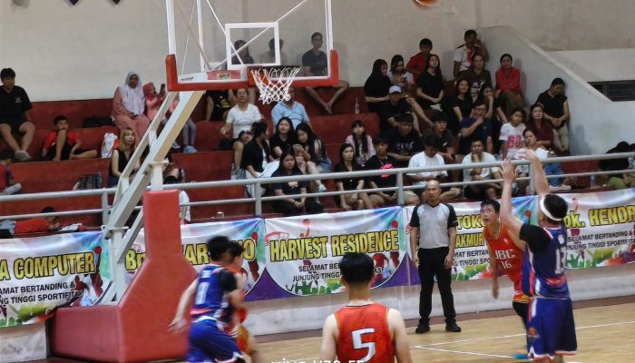 Para Juara Terima Trophy, Piagam dan Uang Pembinaan