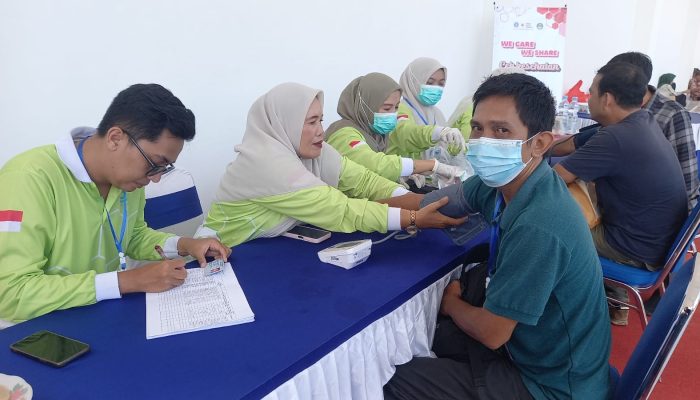 Spanduk Itu Berdiri Sederhana