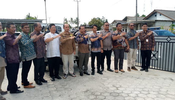 Kejari Serahkan Bantuan Motor ke SMKN 1 Koba